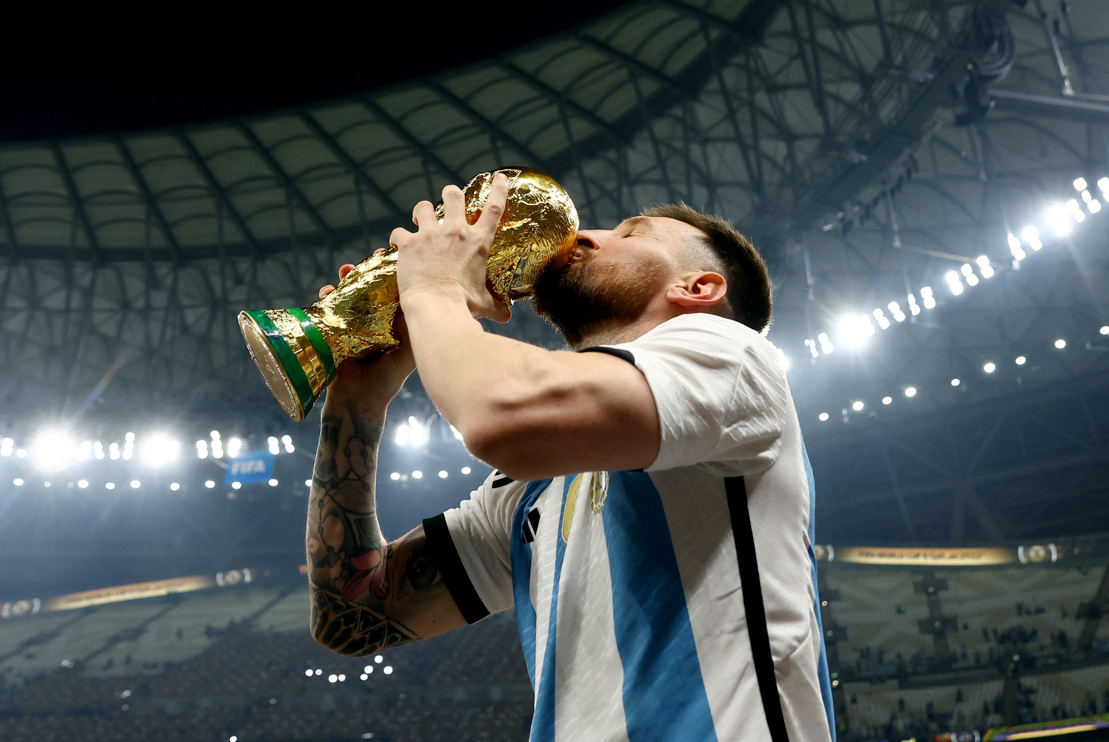 La emoción de Messi al ver las tres estrellas en la camiseta de la  Selección Argentina - TyC Sports