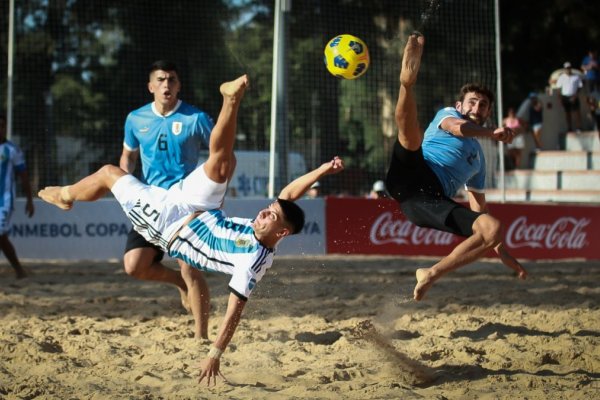 Fútbol Playa: Uruguay cayó 5-4 con Argentina y complicó chances  mundialistas en Rosario