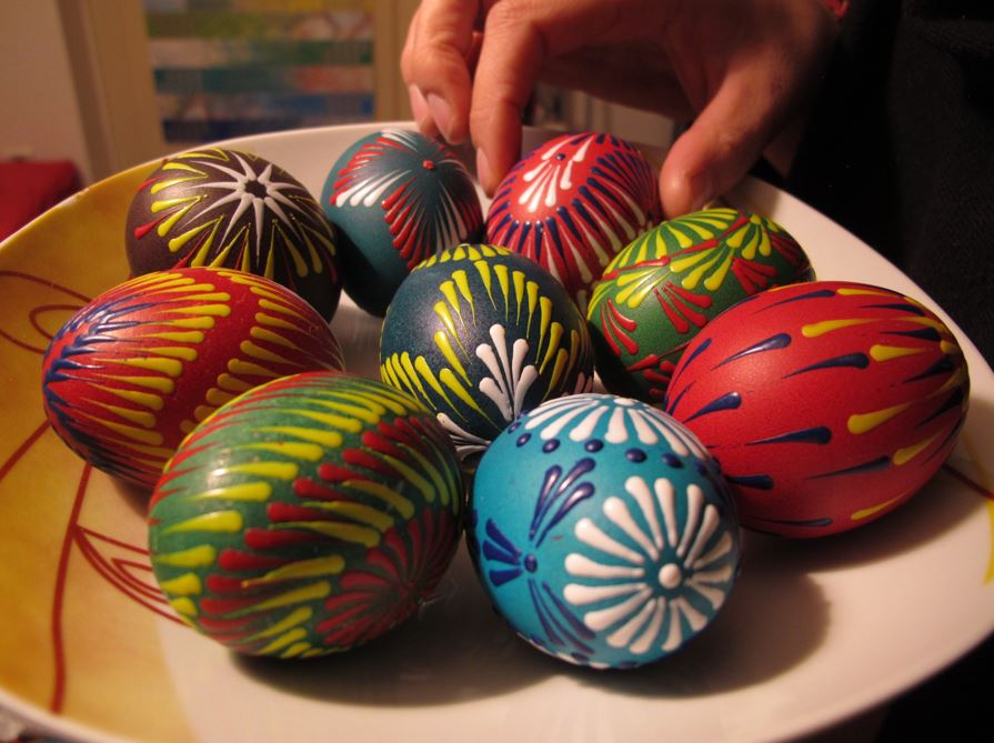La historia sobre la tradicional pintura de los huevos de Pascua