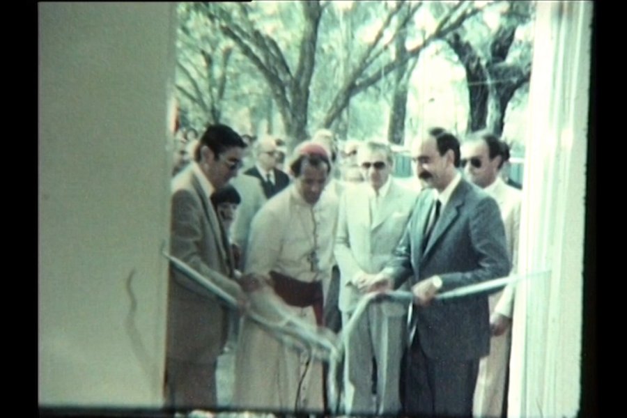 Juan Carlos Borio, Luis Mársico, Monseñor Casaretto y directivos de Obras Sanitarias, junto al gober