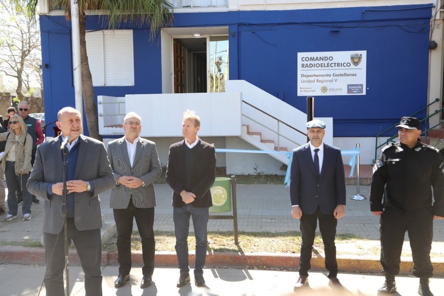 El gobernador dio por inaugurada la refuncionalización del Comando Radioeléctrico de Sunchales.