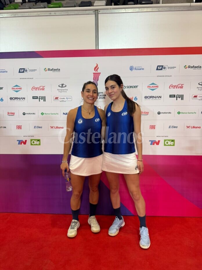 Victoria Vílchez y María Mosca (ARG) tras imponerse por 2-0 ante la dupla uruguaya en los Juegos Suramericanos.